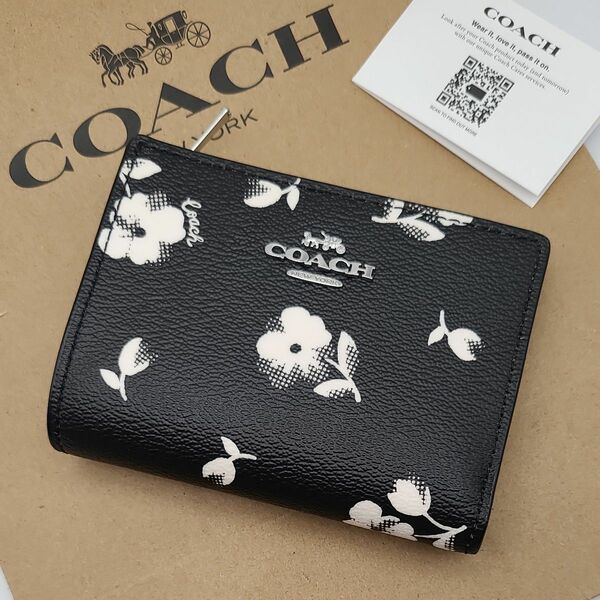 新品　COACH　折り財布　フラワー