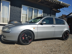 Alfa Romeo147Ceresピード　書類有　綺麗　 チェックランプ点灯　vehicleバイク下取可 　timing belt交換済 Aftermarket多数 BatteryNew item　