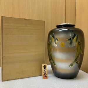 YK9783 美術 花瓶 金銀 象嵌 鳳凰文 菊文 叙勲受章記念 銅？アルミ？花器 花入 花生 美品 古美術 高さ約30cm 箱蓋欠品　現状品　0222