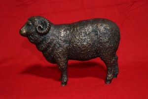 【一藏】142 金工師 芳山作 銅製 羊置物 ブロンズ 精巧造 古美術品