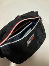 TOMMY HILFIGER ウエストバッグ ボディバッグ　ブラック 新品　送料込み_画像4