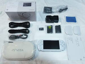 PSP-3000　新品に近い綺麗な美品　ホワイト　液晶画面は、完全にキズ無し　FW5.02　バッテリー2個付　USBケーブルは、未使用　全14点セット