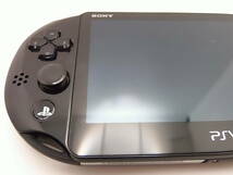 PS Vita　ブラック　PCH-2000　液晶画面は、完全に無傷　本体前面部分は、綺麗な美品　AKBBOX　本体ケースは、新品、未使用　全11点セット_画像4