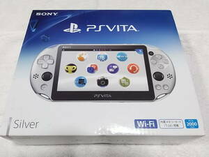 PS Vita　新品同様　シルバー　PCH-2000　液晶画面は、完全に無傷　ほとんど未使用に近い　メモリー16GB　付属品も綺麗な美品　全7点セット
