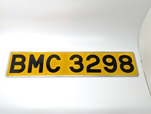 英国　イギリス　ナンバープレート　BMC 3298　アルミプレート　W 62.5cm×H 11cm　ぐらいです　未使用品ですが小キズ等あります