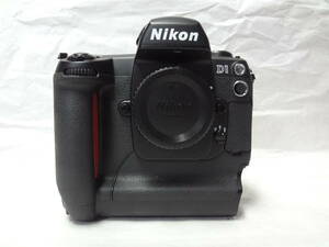 ニコン　Nikon D1 ボディー 
