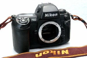 Nikon ニコン 人気のオートフォーカス高級一眼レフカメラ F100ボディ 希少な作動品 （腐食無し）