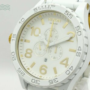 2402415226 ◇ NIXON ニクソン THE 51-30 クロノグラフ 白文字盤 ホワイト ゴールド デイト 箱付き メンズ QUARTZ QZ 腕時計 中古の画像2