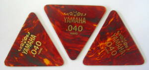 【ギターピック】YAMAHA　.040　HARD　3枚　：ヤマハ　ギター　ピック　ハード　トライアングル型　