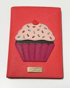 Kate spade ケイトスペード レザー パスポートケース カップケーキ