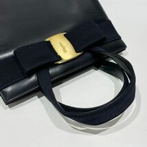 中古B/標準 Salvatore Ferragamo サルヴァトーレフェラガモ ヴィンテージ ヴァラ レディース ハンドバッグ ネイビー 20440287_画像5