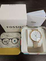 #1048CB　FOSSIL　フォッシル 腕時計 ES3988 クオーツ ホワイト レディース FOSSIL　リューズ操作のみ確認済_画像1