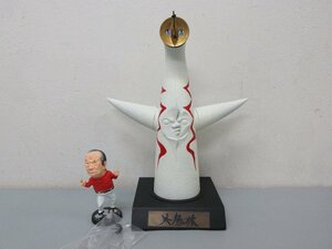 岡本太郎生誕100年記念作品 海洋堂 岡本太郎と太陽の塔 コールドキャスト塗装済みモデル 1/350スケール TARO 100祭 アンテナ破損