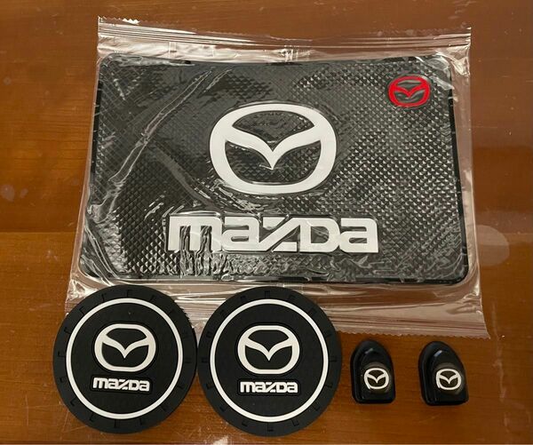 マツダ　ダッシュボードマット　フック2個　コースター２枚セット　MAZDA