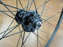 GIANT・ESCAPE　700Cディスクブレーキ専用ホイール　シマノ8-10S/QR対応　100/135ｍｍ　未走行品_画像4