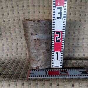 伐ったばかりの桜（さくら）の木の素材②直径11cm前後、 高さ25ｃｍ、 重さ４kg　 アイデア次第でお使い下さい。おてがる配送６０サイズ