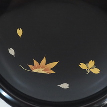 「堅地仕上げ」の工法が用いられており、堅ろうな点が特徴的！秋田県伝統工芸品 川連漆器 菓子器 元箱付 美品 1990年代 KYN602_画像3