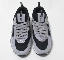 NIKE WMNS AIR MAX 90 FUTURA 灰 黒 24cm ナイキ エアマックス90 フューチュラ レディース ピューター グレー FN7777-001_画像2