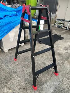 0B8721 unused Alinco black limitation ladder . stepladder 111cm0