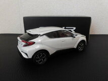 未使用　貴重　人気カラー　格安　1/30 トヨタ C-HR 前期 CHR 非売品 カラーサンプル ミニカー　 ホワイトパールクリスタルシャイン　_画像5