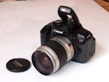 ★02 送料無料 ジャンク Canon EOS kiss X6i EF28-90 F4-5.6 USM 一眼レフカメラ 充電器/バッテリー/ストラップ ★_画像2