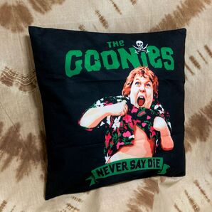 グーニーズ チャンク腹踊り クッションカバー