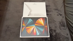 第5世代 Apple iPad Pro 12.9inch M1, 2TB, SIMフリー, シルバー + Magic Keyboard（ホワイト, US配列）