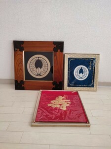 丸に上り藤　刺繍　家紋　額　寿　掛袱紗　インテリア　コレクション　レトロ　アンティーク　絹100% フレーム　額縁