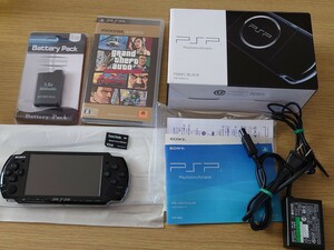 PSP 3000 本体 充電器 バッテリー メモリースティック 説明書類 箱 グランドセフトオート