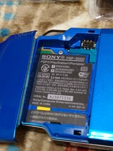 PSP 3000 本体 バッテリー 充電器 メモリースティック　パワフルプロ野球_画像4