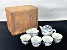 E136●華中亭 道八造【青華人物山水図煎茶揃い】4客セット 染付 煎茶道具 急須 湯冷 茶碗 茶道具 陶器 共箱 在銘 総重約：341g_画像1