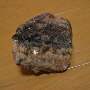 稀少 チェコ産　ピッチブレンド　ボトリオイダル状　原石　ラジウム鉱石　 ラドン