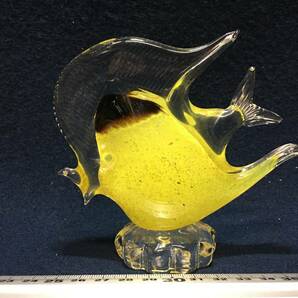 綺麗な感じ 硝子 クリスタル ガラス製品 熱帯魚 魚 黄色 エンゼルフィッシュ 文鎮 ペーパーウエイト 置物 飾り物 オブジェ 珍品 リアル動物の画像2