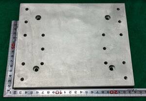 【送料無料】ステンレス板 板厚：15mm 220 x 180 （表面エンボス風味）SUS304（非磁性）16-M6ねじ切り、4-M6六角穴付ボルト用孔（ザグリ）