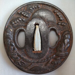 鍔　つば　古品　江戸時代初中期　伊勢　二見浦　夫婦岩　初日の出図　小粒金象嵌　鉄鍔 珍品　有名百貨店美術部購入　桐箱入り