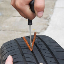パンク 修理キット タイヤ 自動車 応急 緊急 チューブレス 修理ゴム材3本付き_画像2