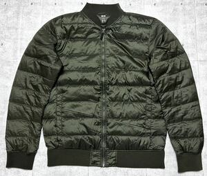 UNIQLO ブルゾン型 ナイロン ダウンジャケット 軽量 size L　　UNIQLO DOWN JACKET ジャンパー 両サイドポケット オリーブ 無地 石瀬5935