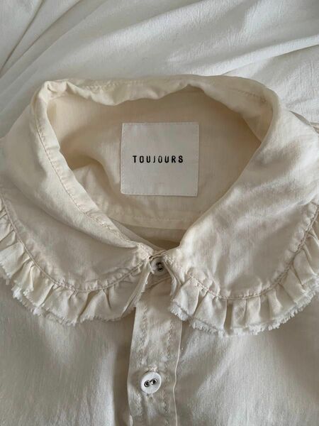 Toujours トゥジュー　フリルブラウス