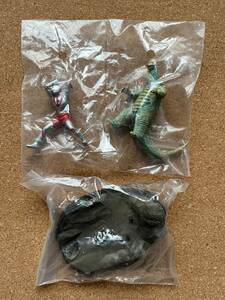 ウルトラ怪獣名鑑　　 怪獣無法地帯　　　ウルトラマン VS レッドキング　　内袋未開封品　　　送料300円〜