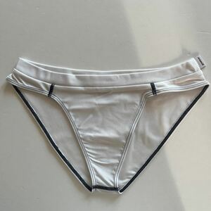 gowear Vシェイプビキニ FLAT ホワイト　M 白ブリーフ　ローライズビキニ　メンズインナーウエア　フラットタイプ　男性インナー下着