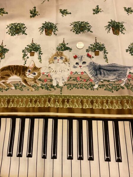 Kokka コッカ　猫　ピアノ　生地　鍵盤柄
