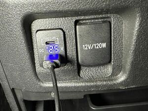 トヨタ系　タイプC、USB埋め込み急速充電器増設　電圧メーター付きタイプ　20系アルファード、ヴェルファイアおすすめ！