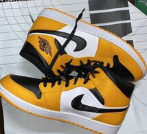 【新品未使用】Nike Air Jordan 1 Mid Taxi ナイキ エアジョーダン1 ミッド タクシー（554724-701.）イエロー32cm箱無し_画像2