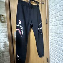 Bape × FCRB コラボ　shark sweat pants_画像1