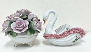 F ロイヤルアーデン　雑貨　陶器　小物入れ　置物　スワン　薔薇　華やかできれいな薔薇の置物と、スワン型の小物入れのセットです