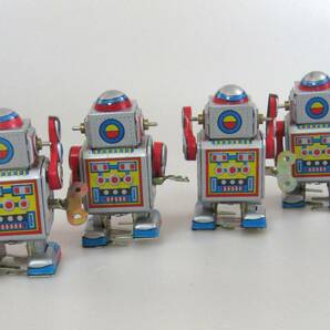 ブリキ ロボット ４体 ゼンマイ走行 CHINAの画像2
