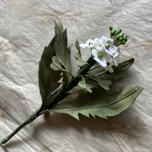 ハンドメイド作家さん ペンペン草 なずな コサージュ (白・大) 布花 野の花 野花 野草 ブローチ 装身具 アクセサリー