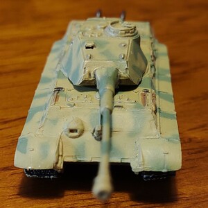 ワールドタンクミュージアム　vol.5　1/144　ティーガーⅡ重戦車(ポルシェターレット)　2色迷彩　戦車　タカラ　海洋堂　WTM