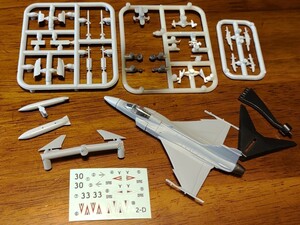 エフトイズ ユーロジェットコレクション 1/144 JAS39C グリペン 2D ハンガリー空軍 戦闘機 F-toys●訳あり