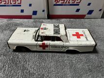 AMBULANCE★救急車★ブリキ_画像2